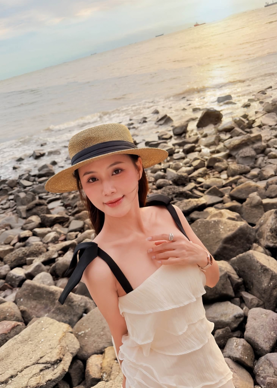 sao viet 12-10 Dong nhi Ong cao thang khoe anh gia dinh vi vu thuong hai hinh anh 10