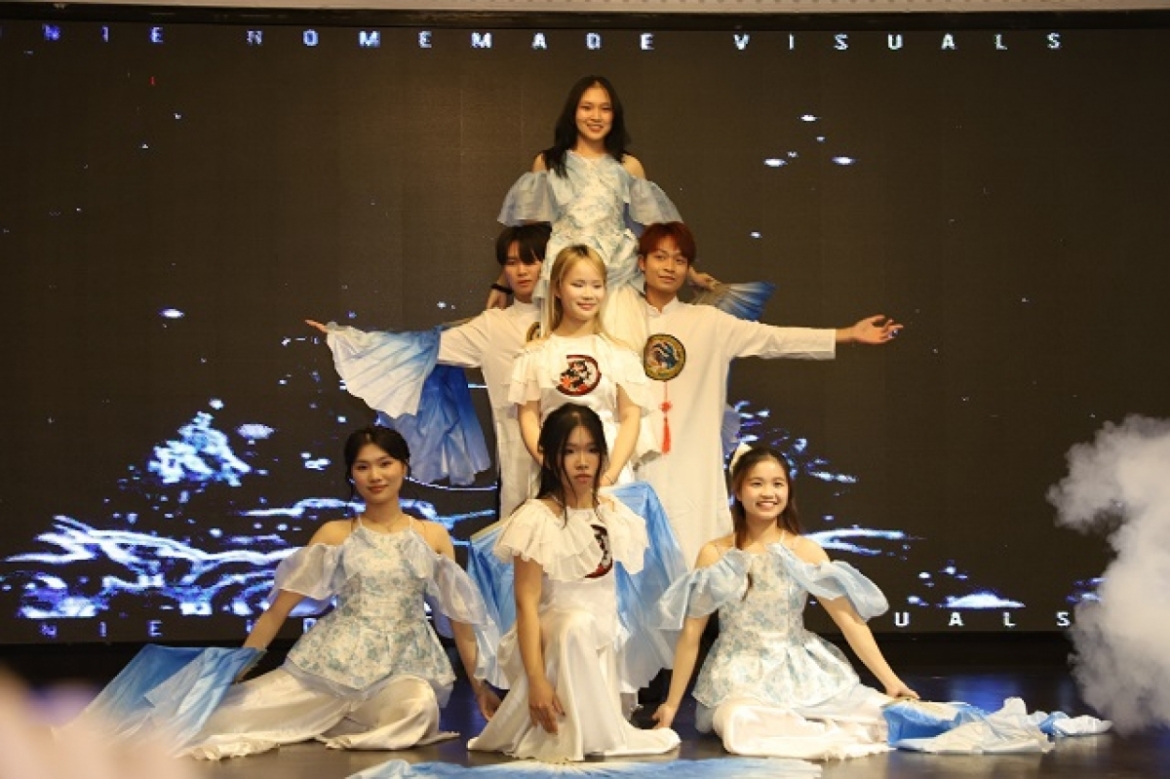 ts. phan bich thien Dieu gan ket nguoi viet xa que la y thuc coi nguon hinh anh 3