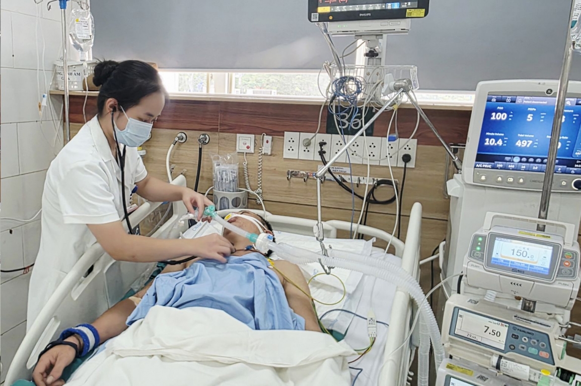 7 nan nhan vu ngo doc khi o ha noi dang dieu tri tich cuc tai benh vien bach mai hinh anh 1