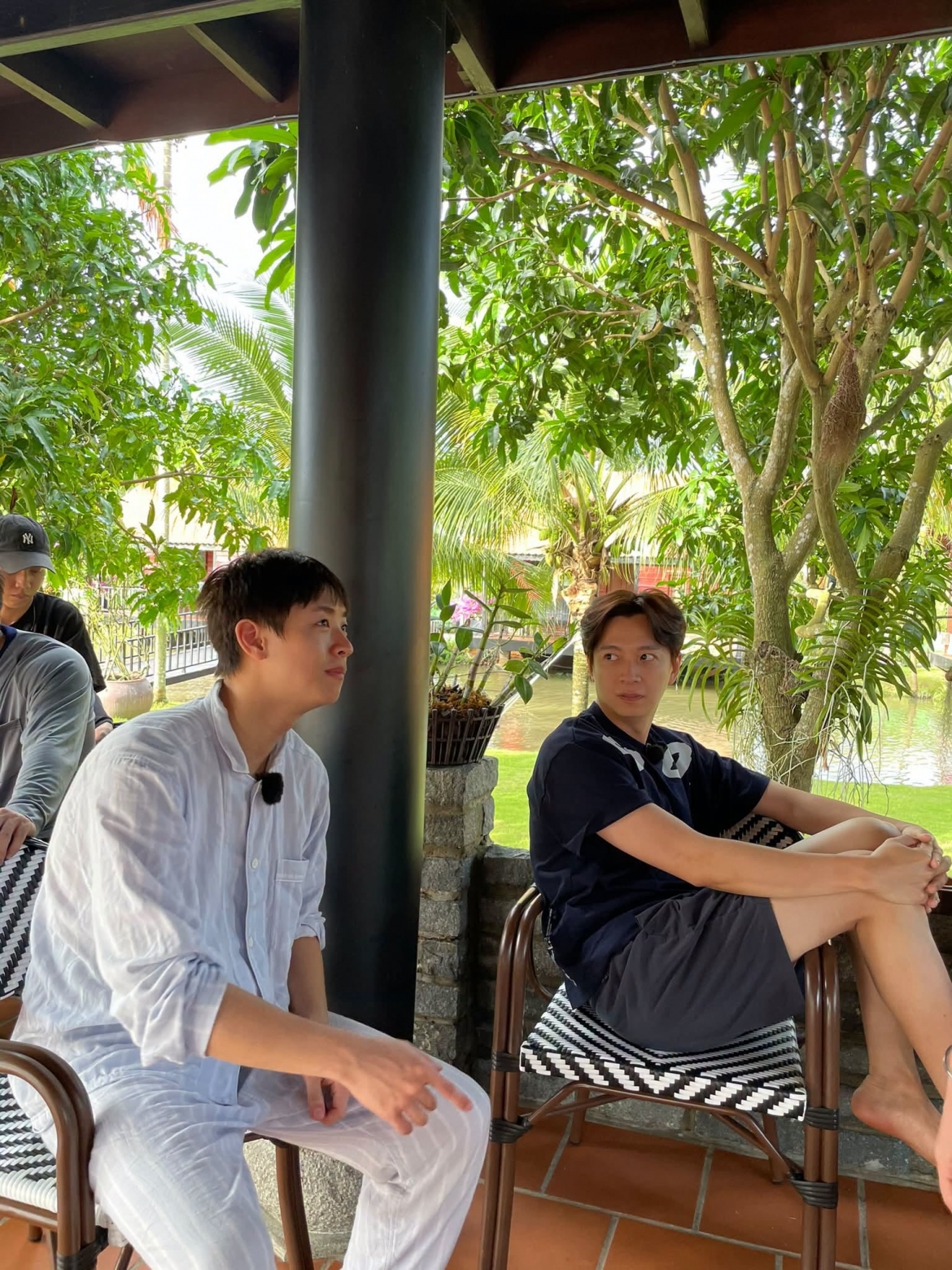 sao viet 15-10 dan anh tai dam mua, tran thanh dua vo di choi hinh anh 5