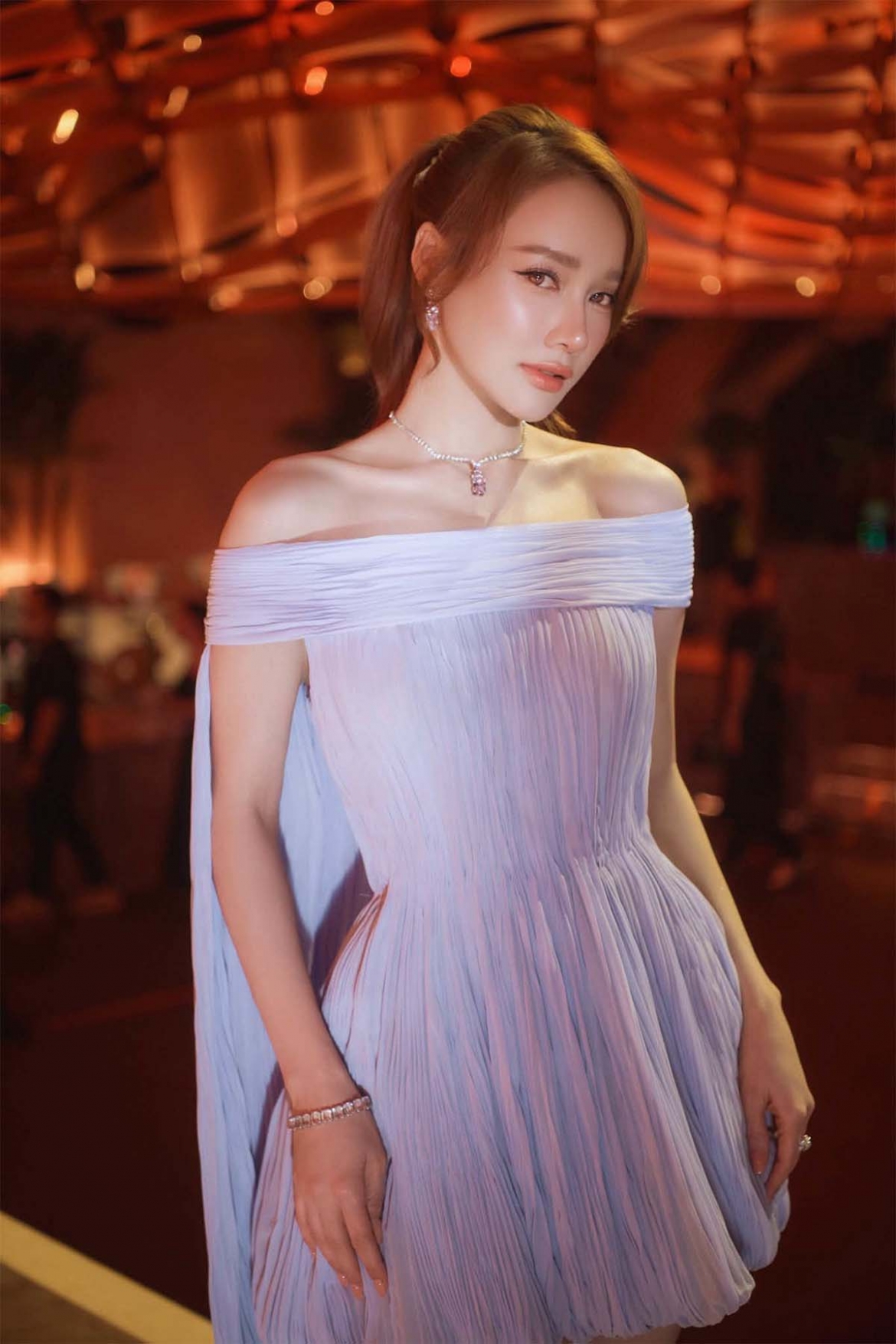 sao viet 16-10 hoang thuy linh tro lai voi mv thay dui hinh anh 5