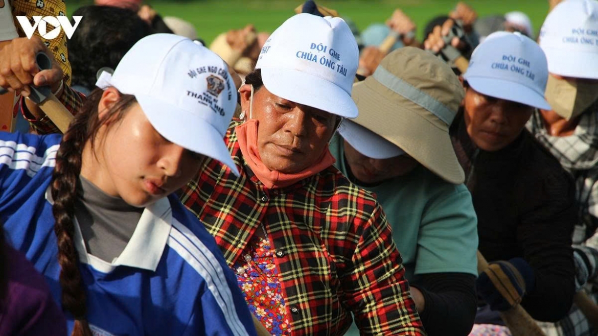 behind oc om boc paddles untold stories of khmer women picture 10