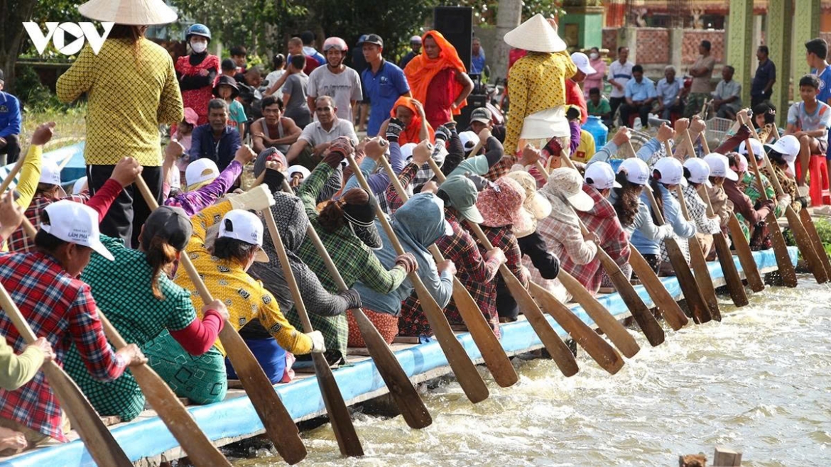 behind oc om boc paddles untold stories of khmer women picture 6