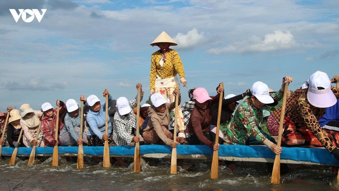 behind oc om boc paddles untold stories of khmer women picture 7