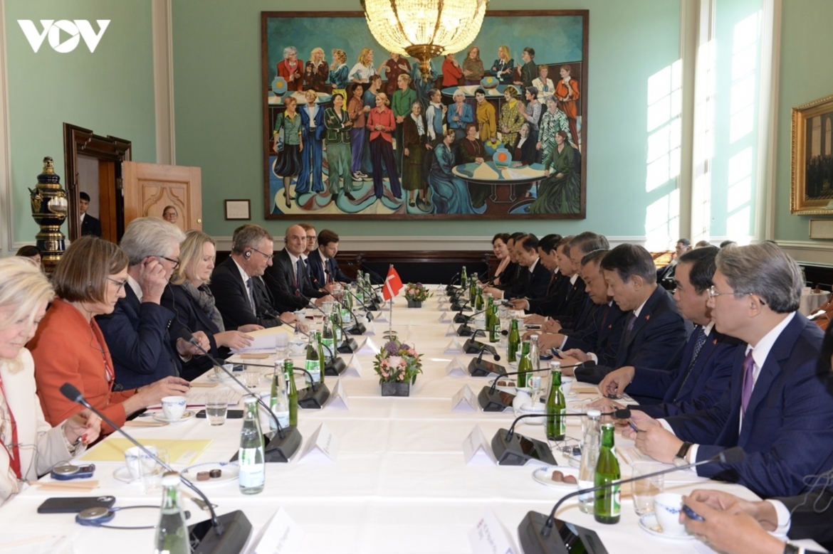 party and state leader of vietnam meets with danish parliament speaker in copenhagen picture 1