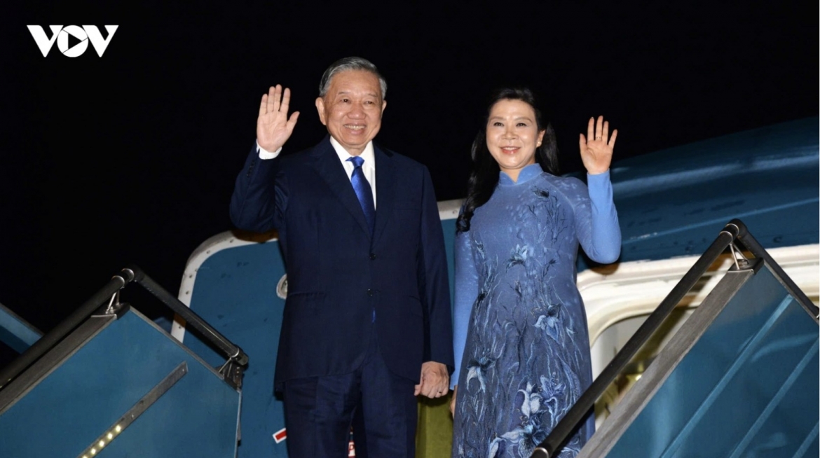 top leader and spouse leave hanoi for denmark, european union and belgium picture 1