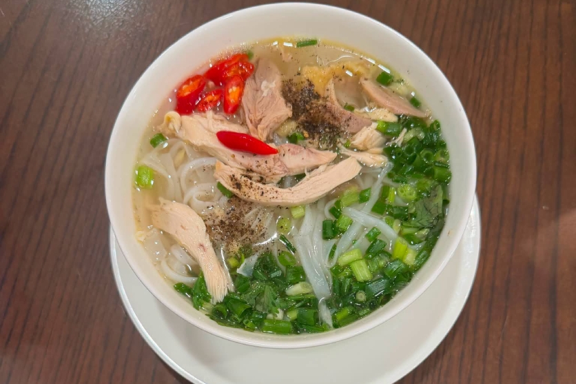 Có nên bỏ bữa sáng hay bữa tối để giảm cân?