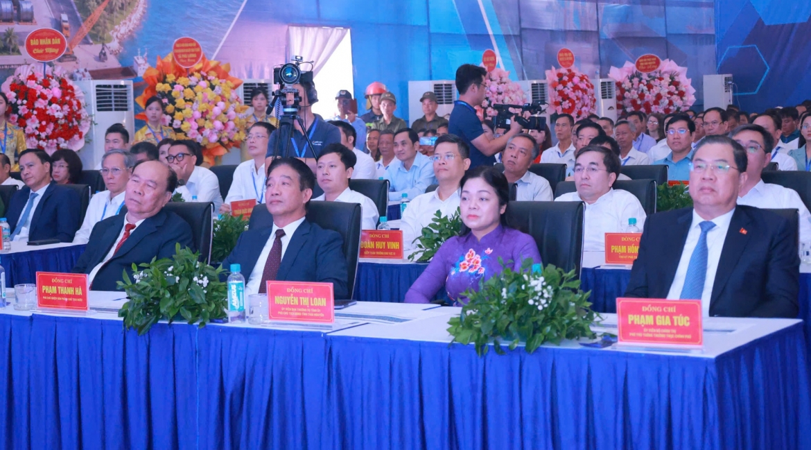 pho thu tuong thuong truc pham gia tuc du le khoi cong cang yen binh, thai nguyen hinh anh 3