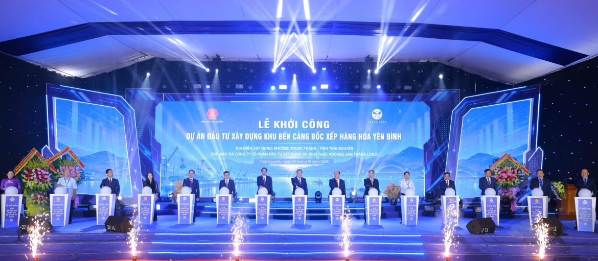 pho thu tuong thuong truc pham gia tuc du le khoi cong cang yen binh, thai nguyen hinh anh 1