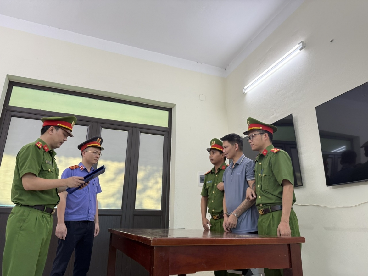 khoi to nguoi cha hanh ha hai con gai ruot o phu tho hinh anh 1