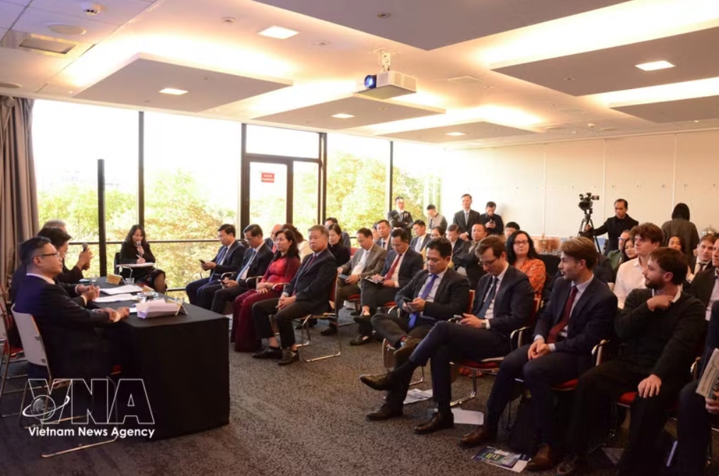 vietnam, france expand cooperation in industry, clean energy, hi-tech picture 1