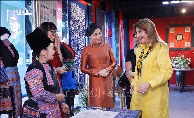 phu nhan tong bi thu, chu tich nuoc to lam va phu nhan tong thong panama tim hieu van hoa cac dan toc viet nam hinh anh 3