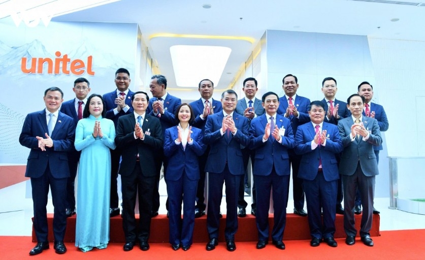 pm le minh hung hails unitel as tech pioneer supporting laos development picture 1