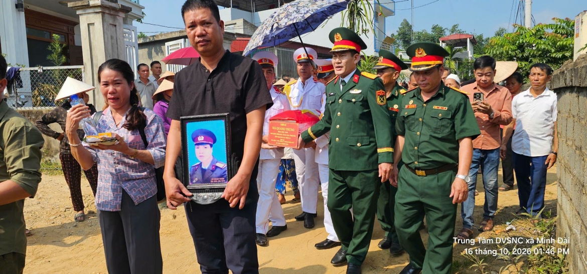 xuc dong don hai liet si hy sinh tai chien truong tay nam ve que huong phu tho hinh anh 11