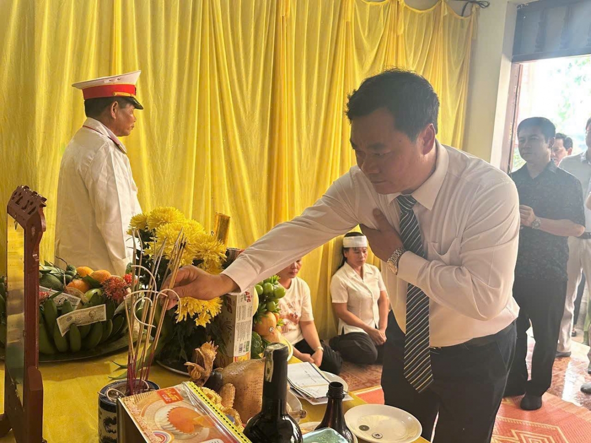 xuc dong don hai liet si hy sinh tai chien truong tay nam ve que huong phu tho hinh anh 14