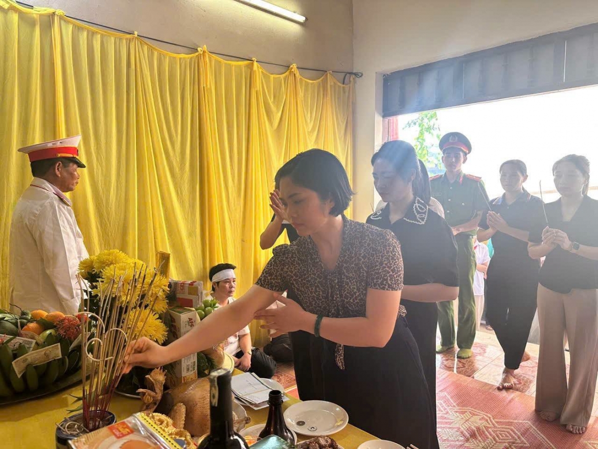 xuc dong don hai liet si hy sinh tai chien truong tay nam ve que huong phu tho hinh anh 18