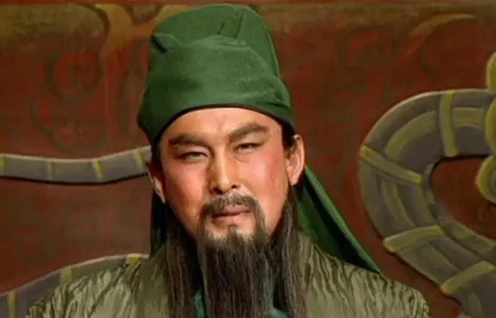 quan vu co thuc su cao 2 met hinh anh 1