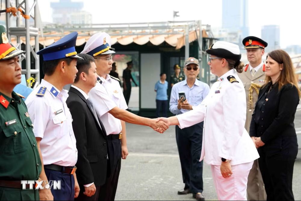 royal navy patrol ship hms spey makes second visit to hcm city picture 1