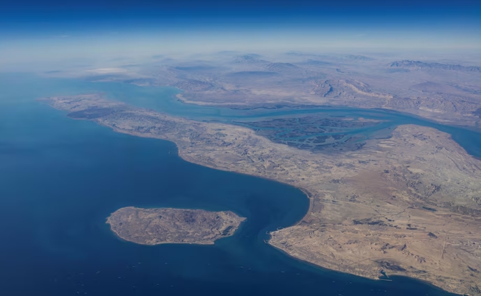 iran tan cong 6 tau hang tai eo hormuz trong 1 ngay hinh anh 1