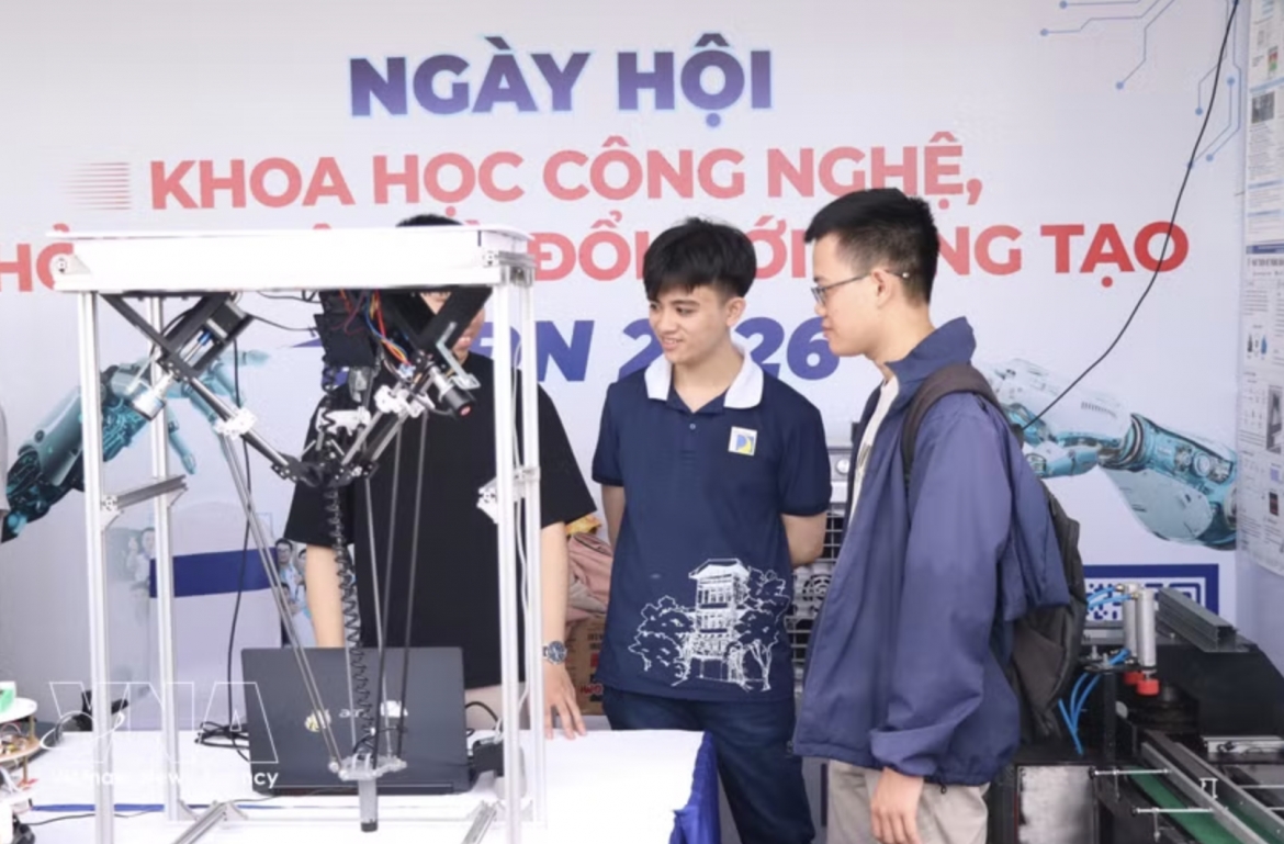 government issues mechanisms to attract experts, young talent to data innovation picture 1