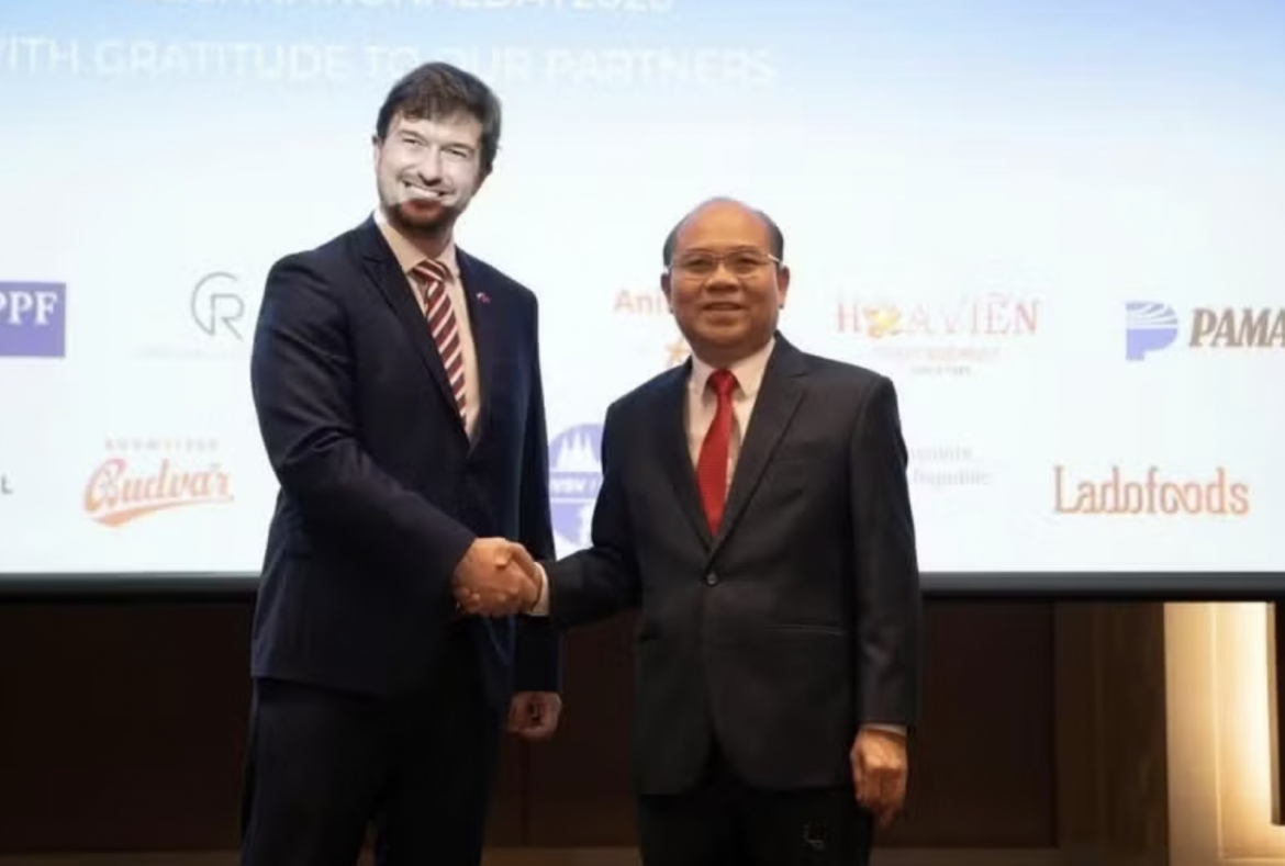 people-to-people diplomacy helps strengthen vietnam czech republic ties picture 1