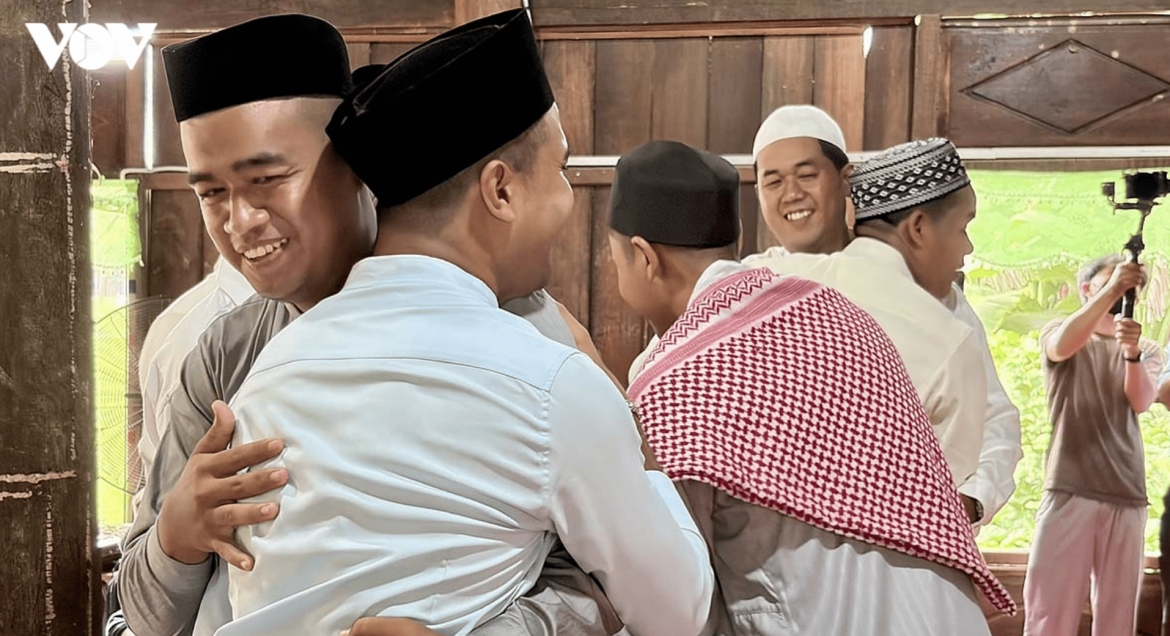 an giang s cham islam culture recreated in hanoi picture 8
