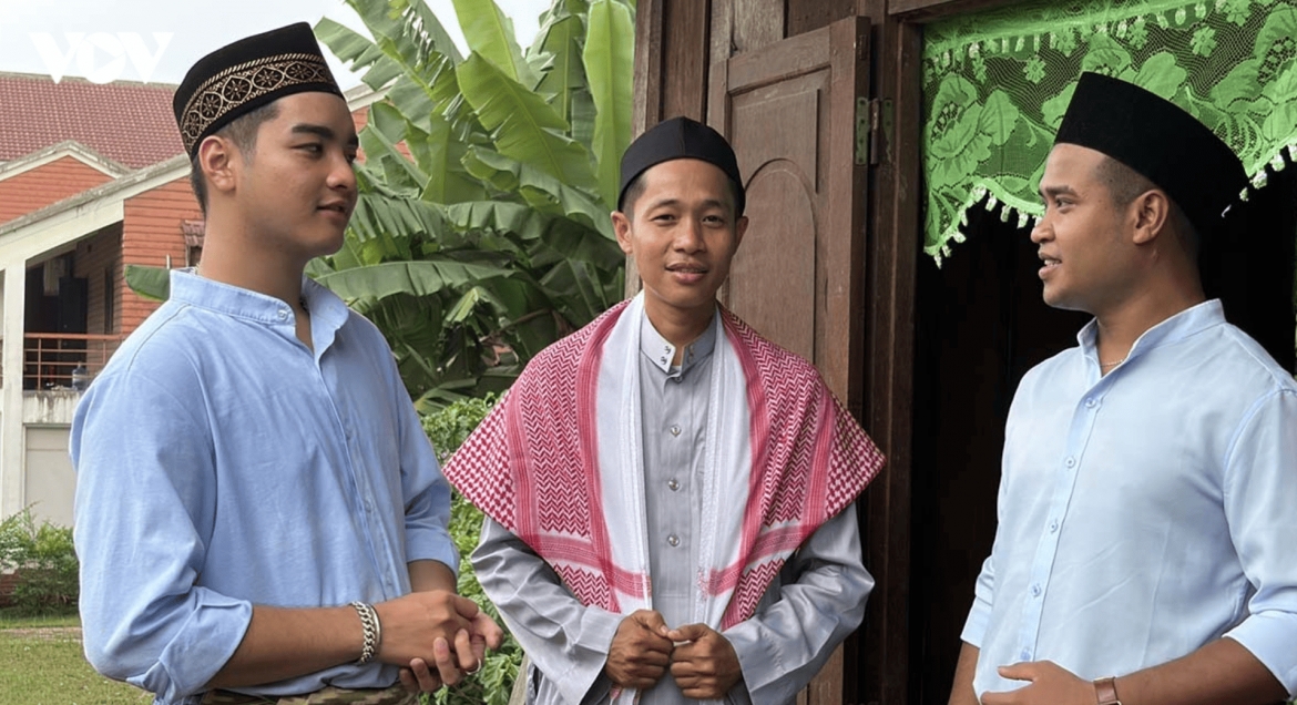an giang s cham islam culture recreated in hanoi picture 10