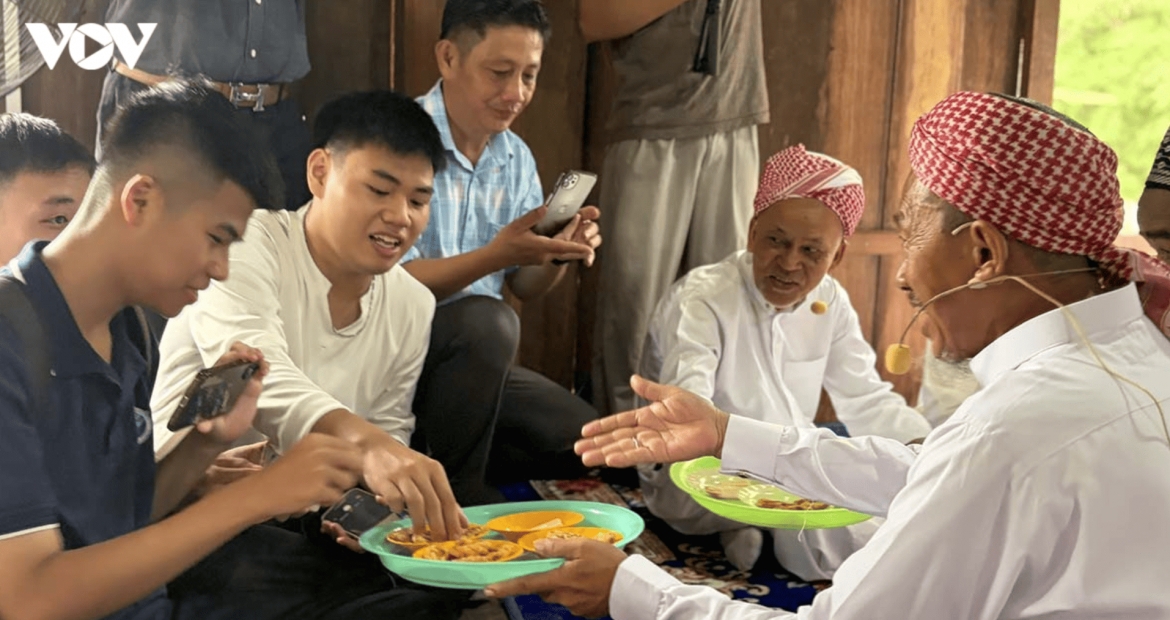 an giang s cham islam culture recreated in hanoi picture 13