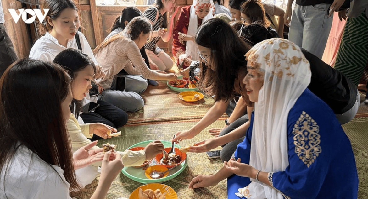 an giang s cham islam culture recreated in hanoi picture 14