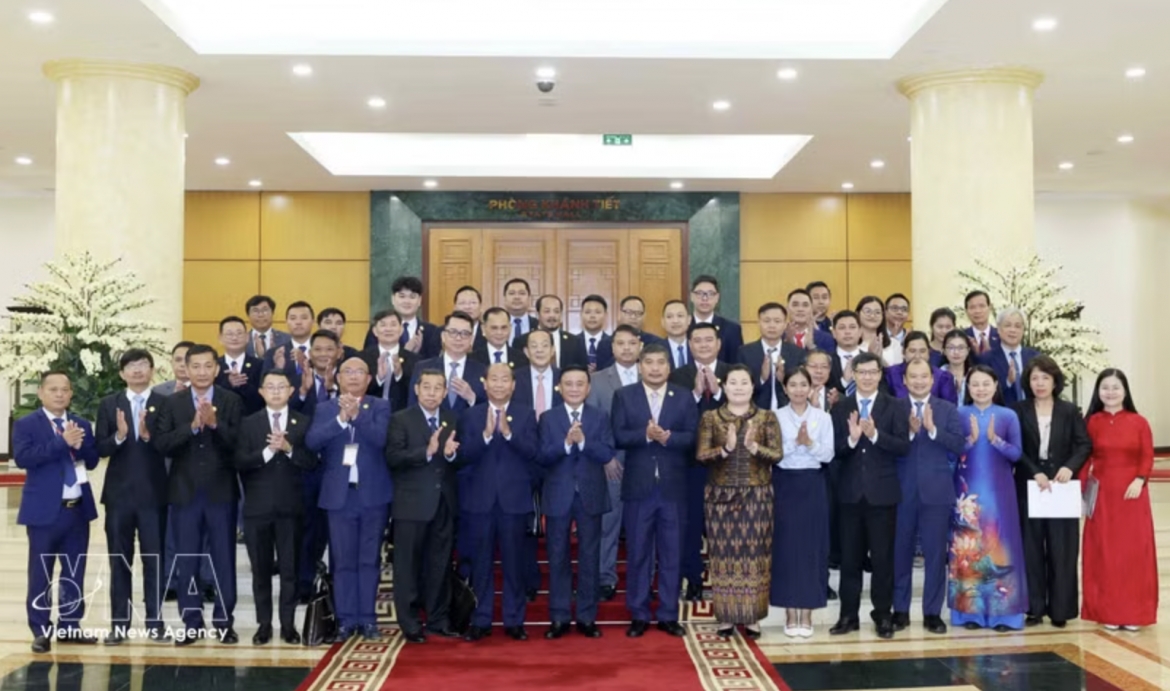 key cpv leader receives young officials of cambodian people s party picture 1