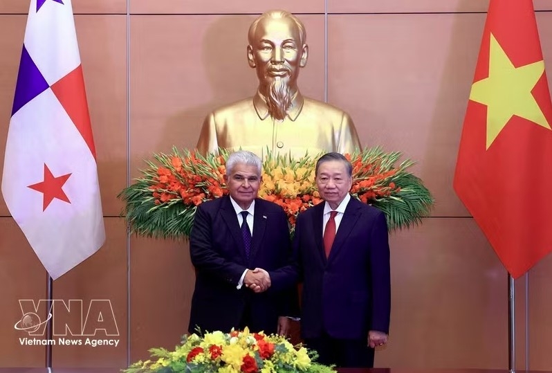 panamanian president wraps up official visit to vietnam picture 1
