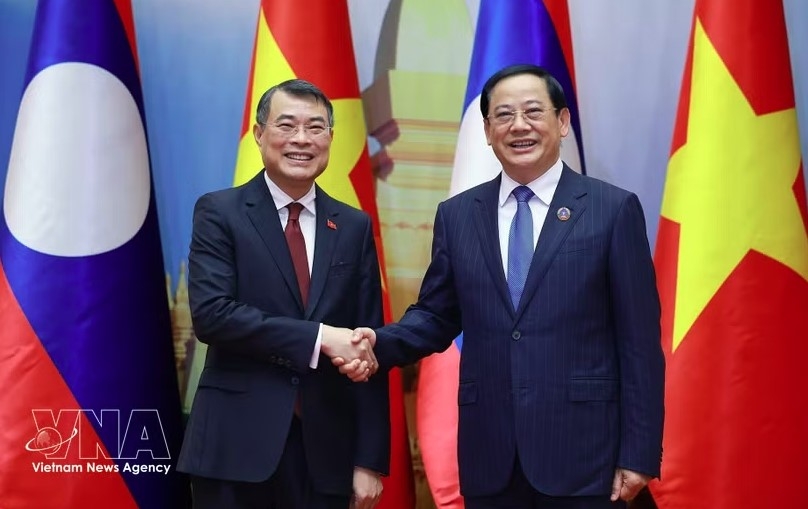 vietnamese prime minister meets with lao national assembly president picture 1