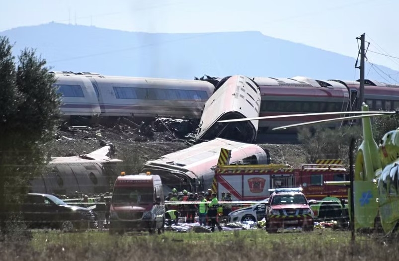 vietnam s top leader sends condolences to spain over deadly train accident picture 1