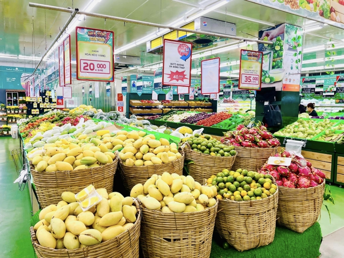Chi phí sinh hoạt tăng, người dân phải cân đối chi tiêu