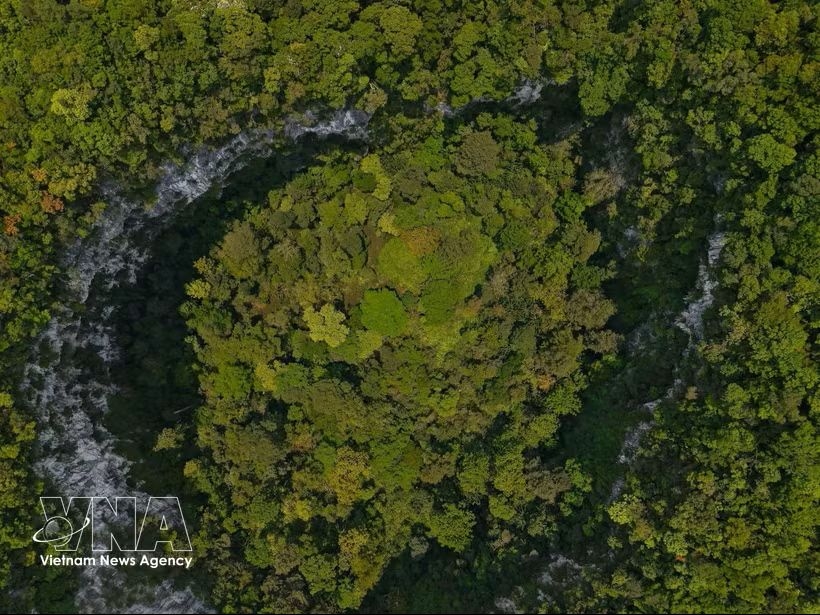 deep sinkhole discovered in phong nha-ke bang national park picture 1