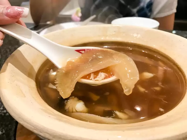 vi sao vi ca map lai dat den muc thanh thuoc do su giau sang hinh anh 3