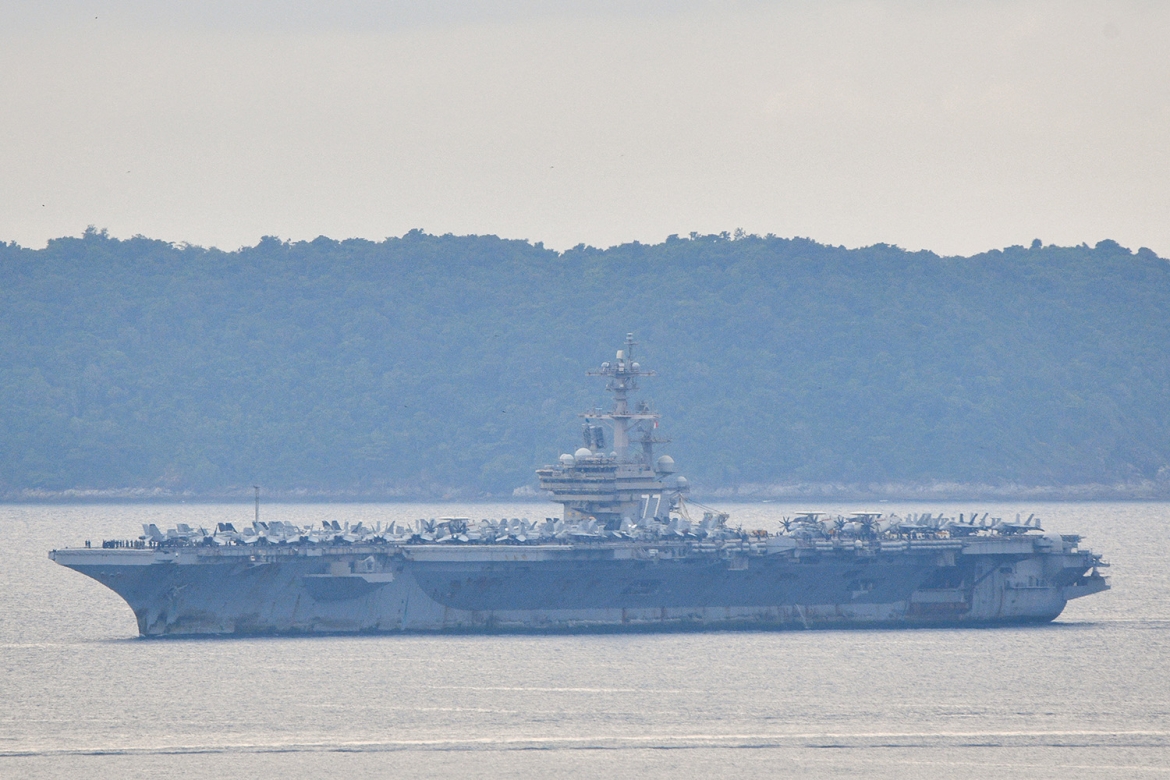 my dieu tau san bay uss george h. w. bush tro lai bien arab hinh anh 1