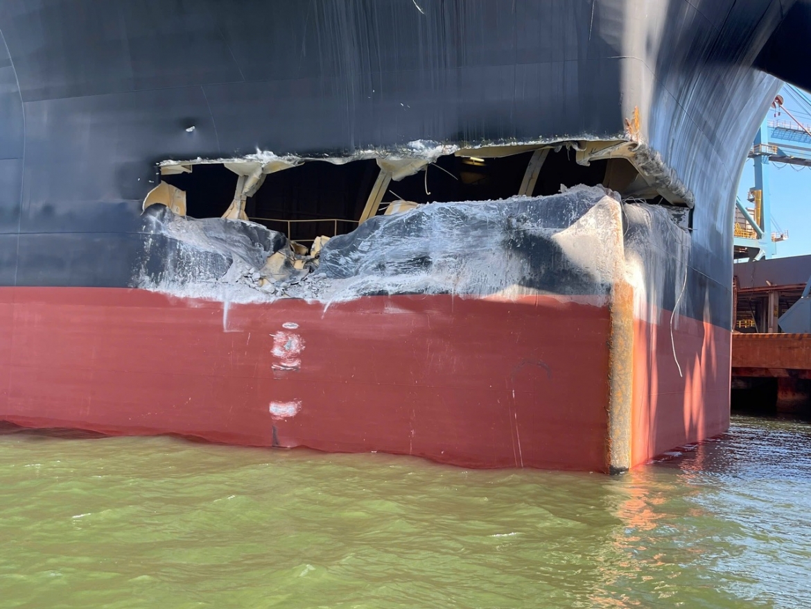 Dieu tra nguyen nhan vu tau hang va cham cau cang o dung quat hinh anh 1