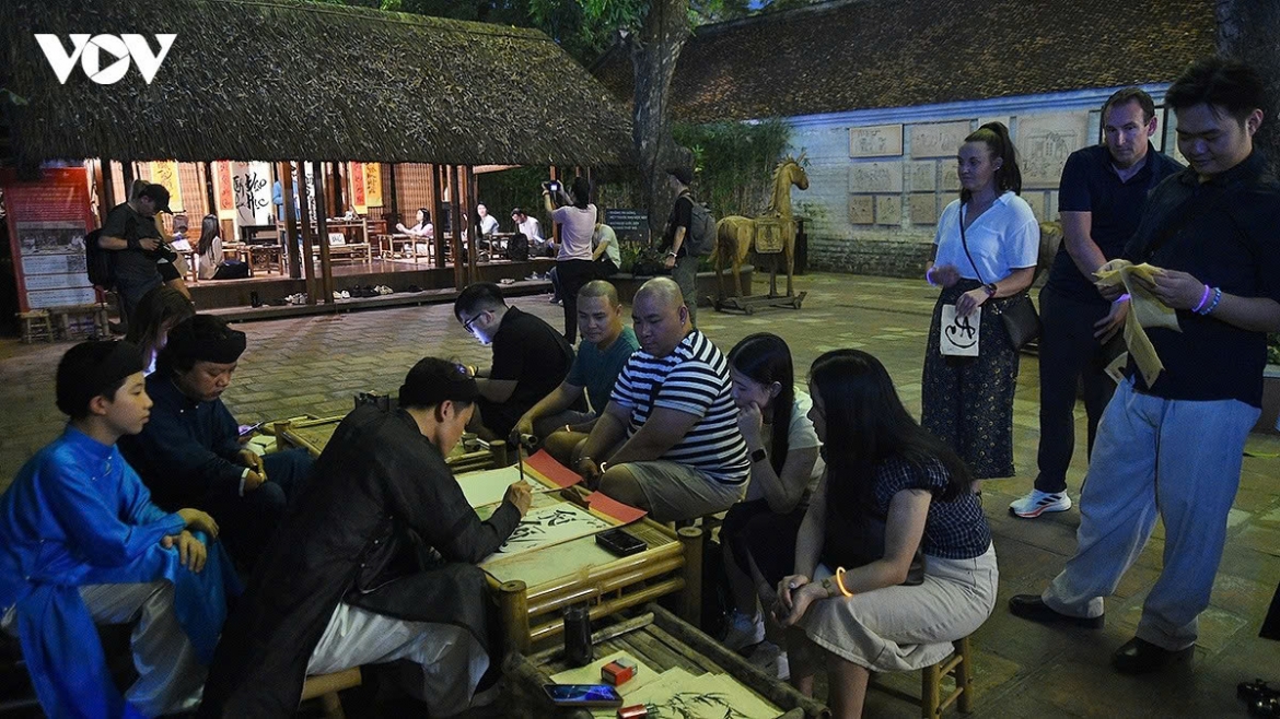 hanoi expands night-time tourism with temple of literature tour picture 18