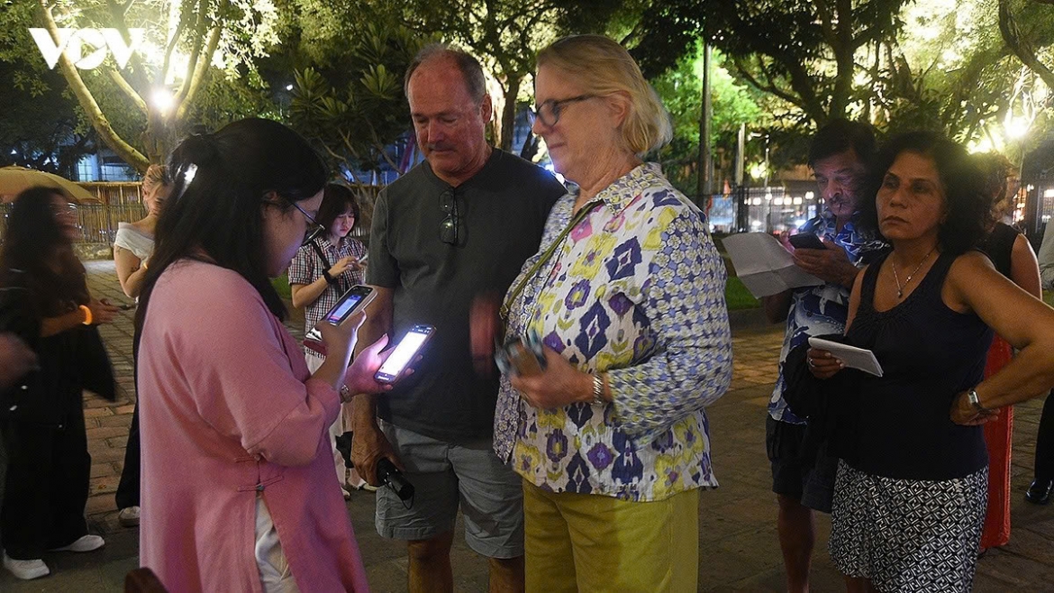 hanoi expands night-time tourism with temple of literature tour picture 4