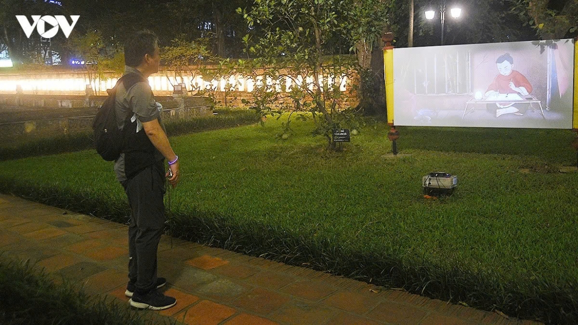 hanoi expands night-time tourism with temple of literature tour picture 7