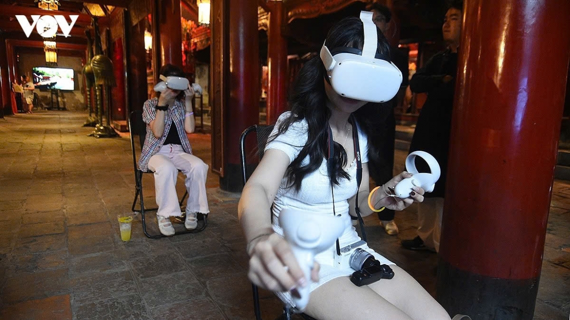 hanoi expands night-time tourism with temple of literature tour picture 9