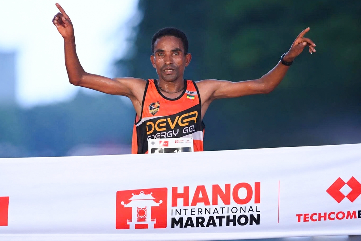 bứt phá kỷ lục tại giải marathon quốc tế hà nội techcombank mùa thứ 5 hình ảnh 5 but pha ky luc tai giai marathon quoc te ha noi techcombank mua thu 5 hinh anh 5