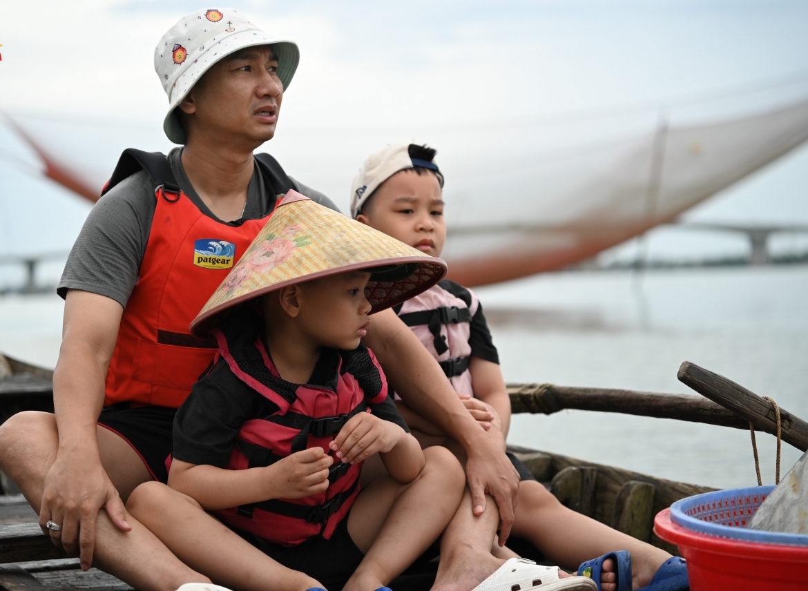 le duong bao lam va con trai bat ngo roi bo oi minh di dau the hinh anh 4