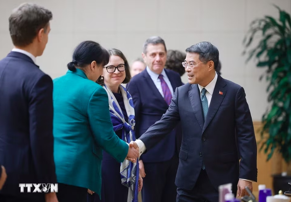 thu tuong le minh hung tiep dai su, dai bien phai doan eu tai viet nam hinh anh 1