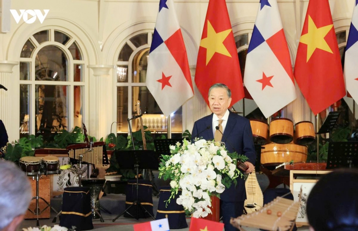 top leader to lam hosts welcome banquet for panamanian president picture 2
