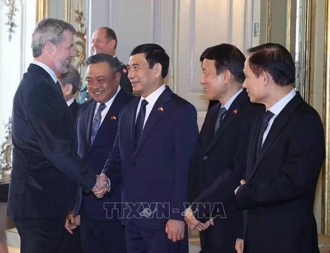 nha vua Dan mach va hoang hau chu tri le tien tong bi thu, chu tich nuoc to lam va phu nhan hinh anh 3
