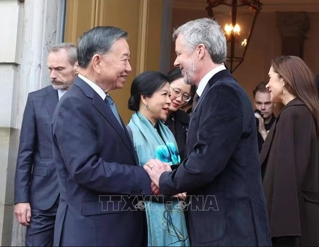 nha vua Dan mach va hoang hau chu tri le tien tong bi thu, chu tich nuoc to lam va phu nhan hinh anh 1