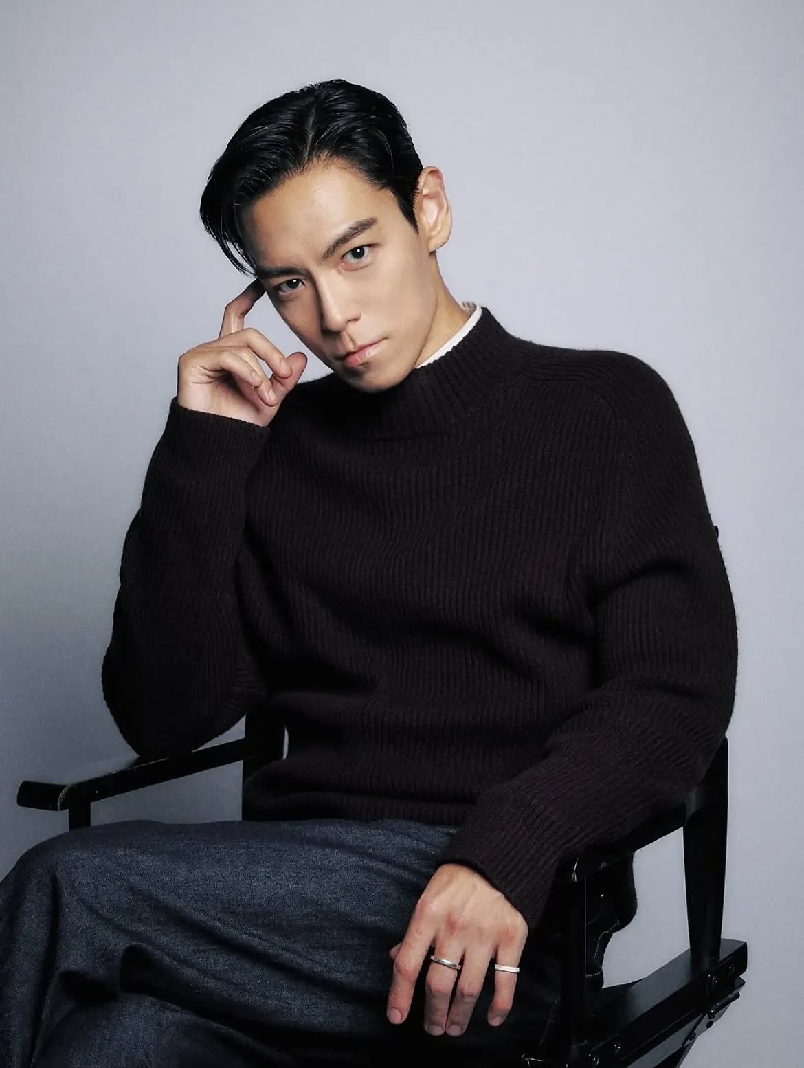 t.o.p va cu truot dai sau bigbang khi nguoi ham mo quay lung hinh anh 1