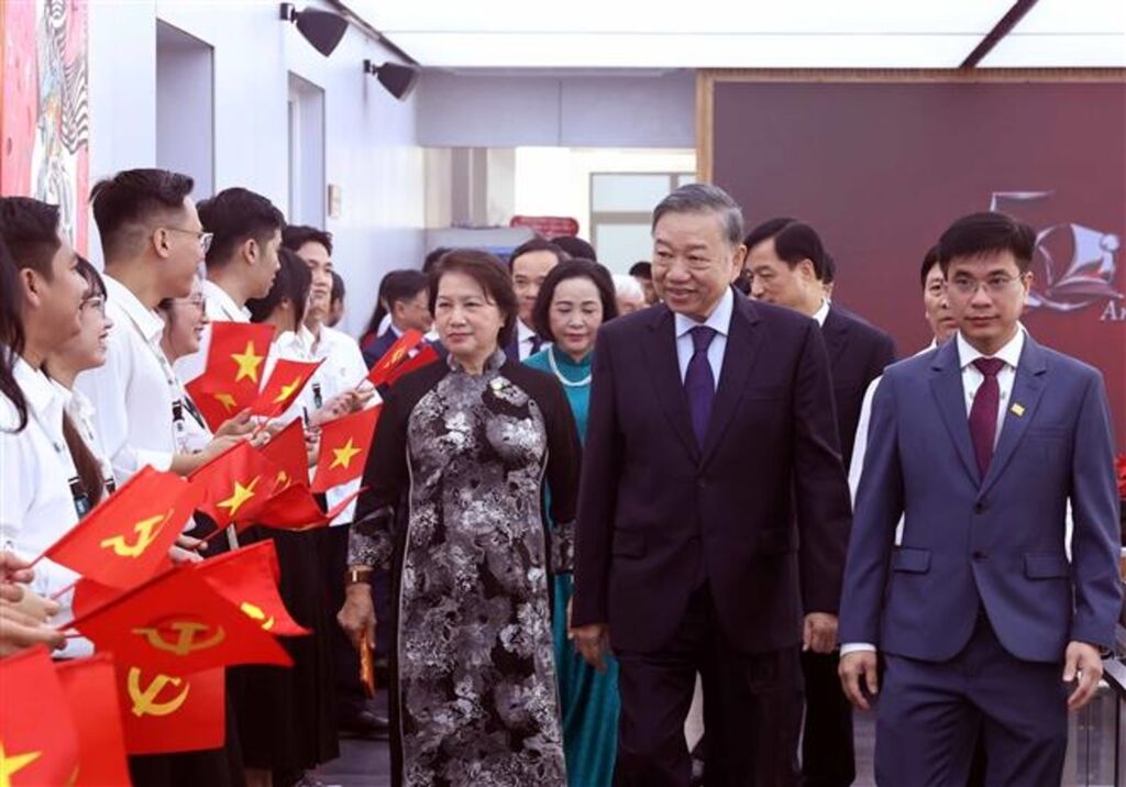 top leader highlights priorities for higher education at ueh anniversary picture 1
